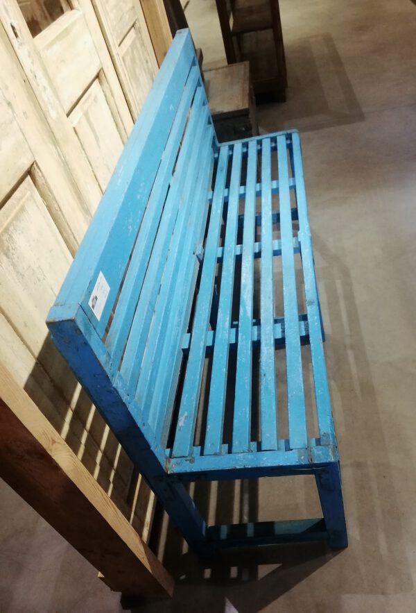 Rustieke blauwe houten bank