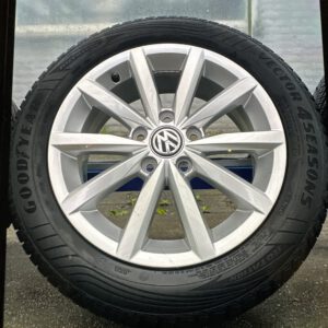 Moderne Volkswagen Autoband met Velg