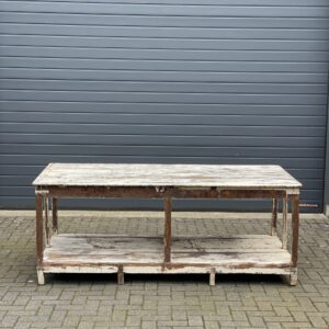 Antieke houten sidetable met karakter